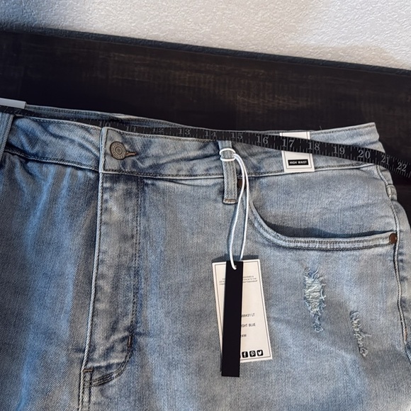 Judy Blue Light Wash Distressed Skinny Fit Tummy Control Top High Waist Size 24W - Picture 6 of 8